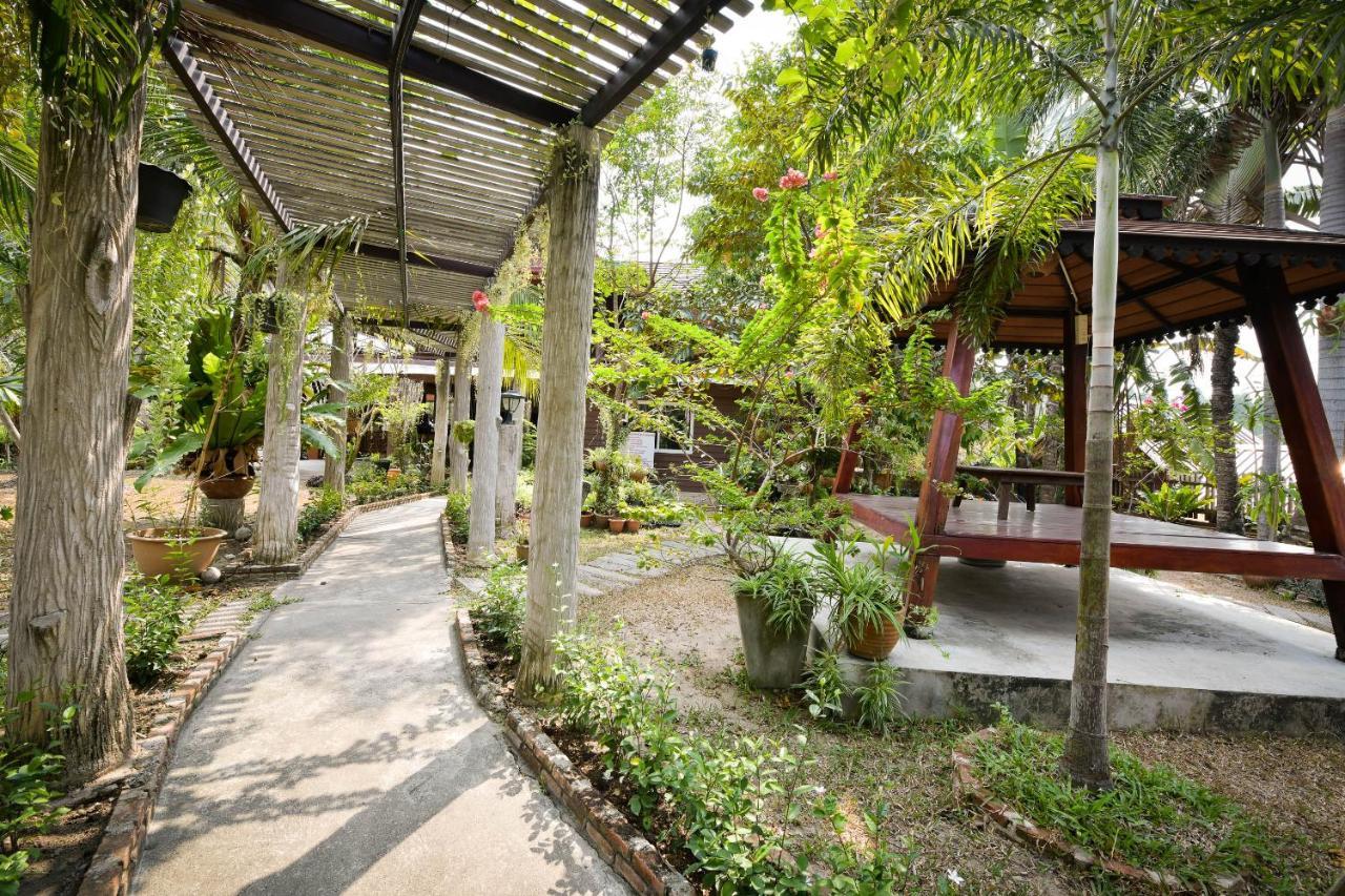 Oyo 536 Reuan Kanthima Ban Laem Chabang Exterior photo